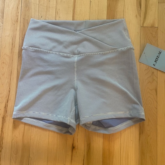 Fleo V waist band ribbed shorts - Picture 2 of 3